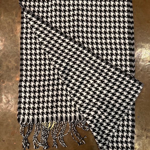 Beautiful Cashmere Scarf - Picture 1 of 2